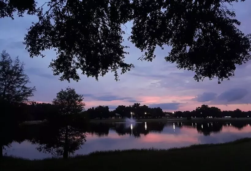 The Grand Oaks Resort