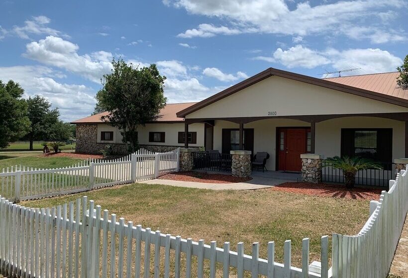 The Grand Oaks Resort