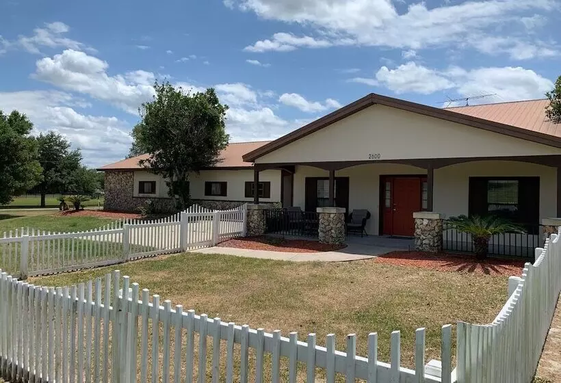 The Grand Oaks Resort