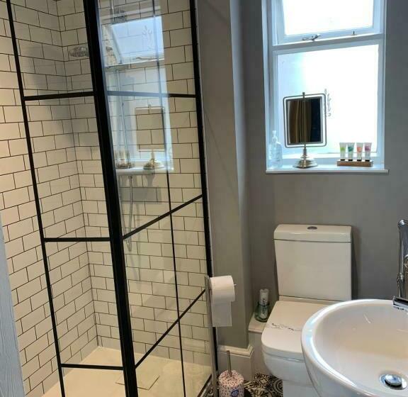 تختخواب و صبحانه Sherlocks Lodgings