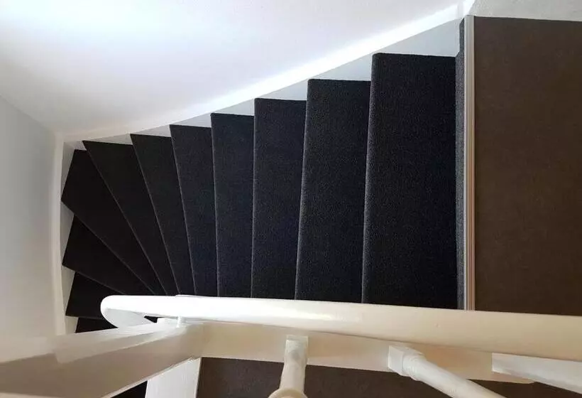 Aamiaismajoitus (B&B) Anno 1919