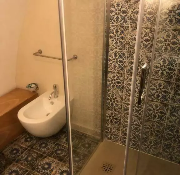 Aamiaismajoitus (B&B) Il Galletto Viola, Luxury Room & Suite