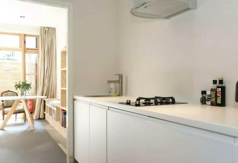 Aamiaismajoitus (B&B) The Little Townhouse