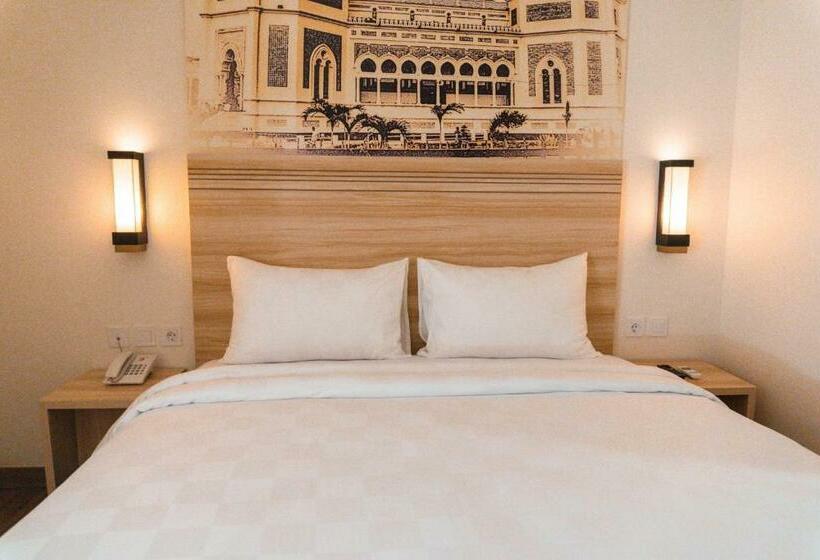 Отель Cordela Inn Millennium Medan