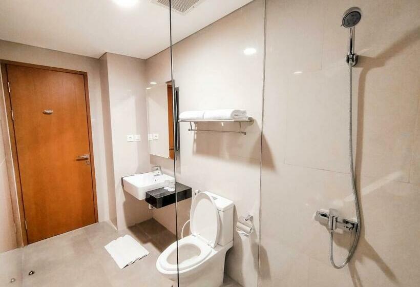 Отель Cordela Inn Millennium Medan