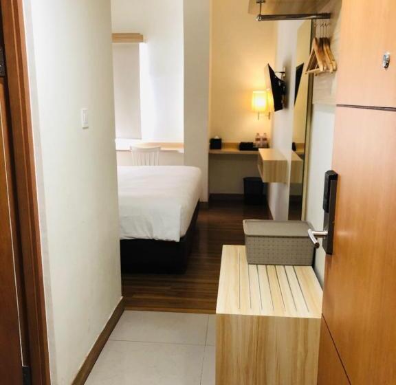 Отель Cordela Inn Millennium Medan