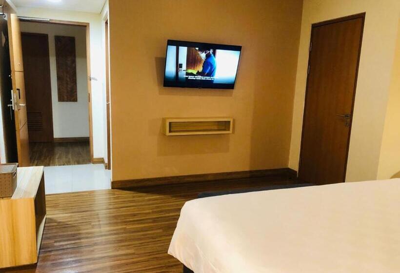 Отель Cordela Inn Millennium Medan