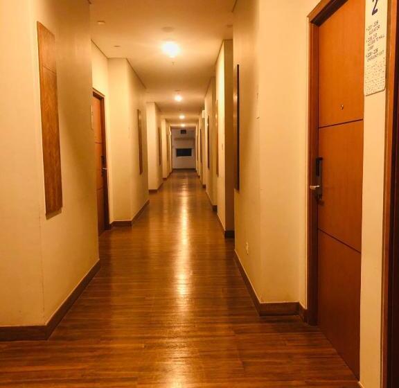 Отель Cordela Inn Millennium Medan