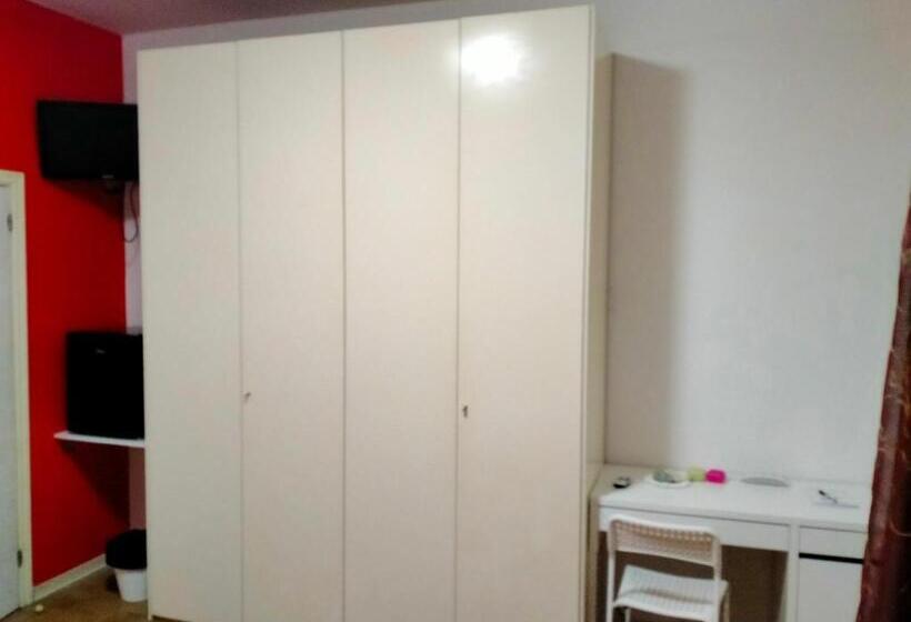 פנסיון Casa De Nella