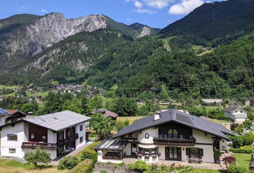 بنسيون Montahaus