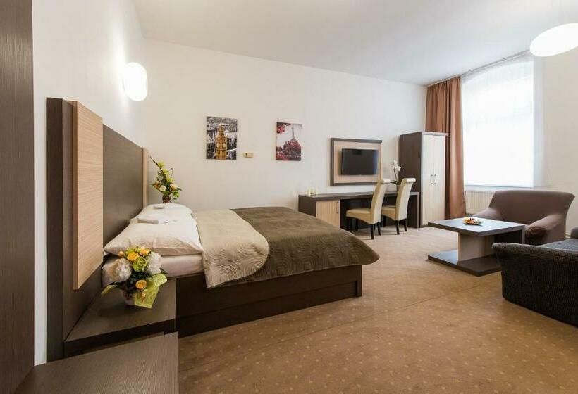 膳宿费 Penzión Resa