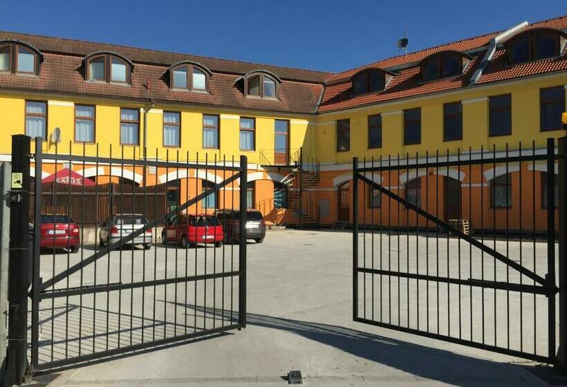 膳宿费 Penzión Resa