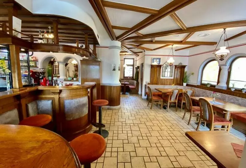 ユースホステル Pension Pöchhacker