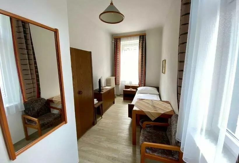 ユースホステル Pension Pöchhacker