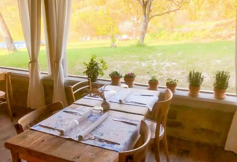Hotelli Agriturismo Borghetto La Radice