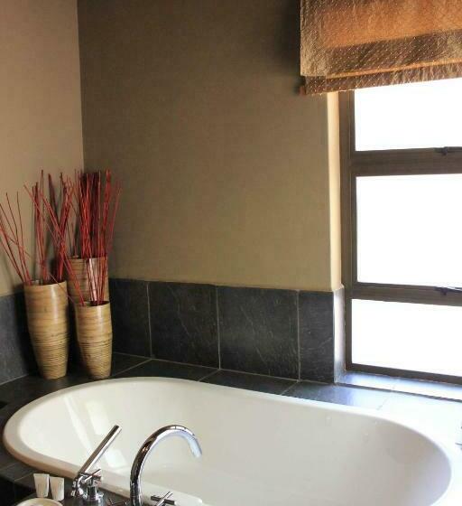 استراحتگاه Bass Lake Country Lodge