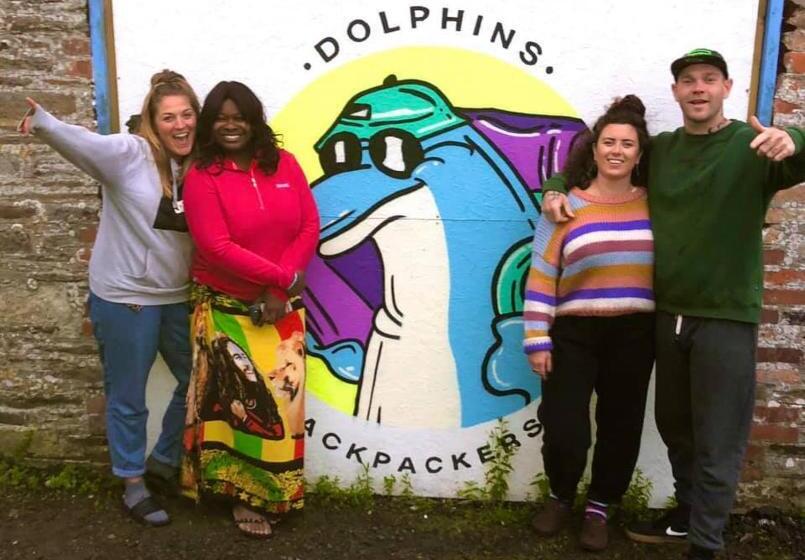 Общежитие Dolphins Backpackers