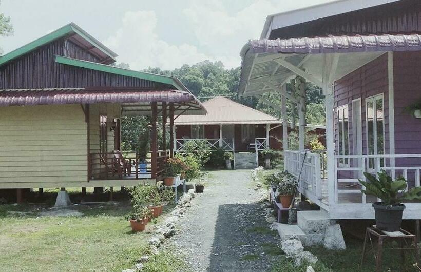 Bed and Breakfast Pondok Oma Iii