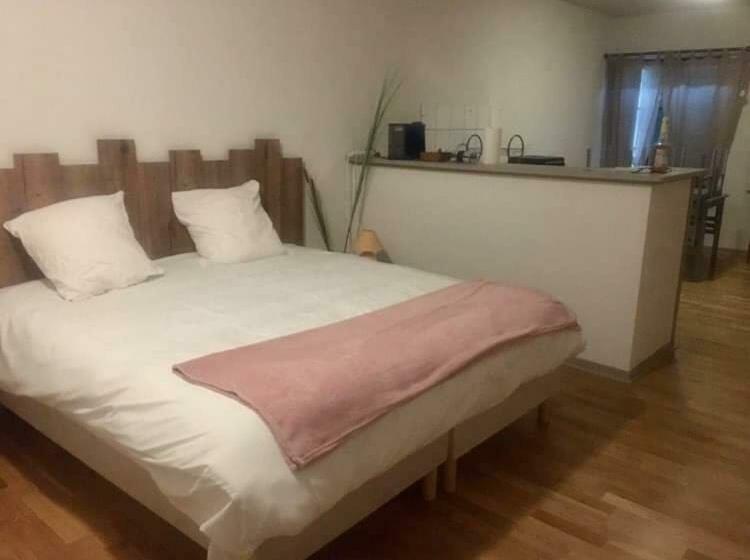 ホテル Gîte   Auberge Du Midi