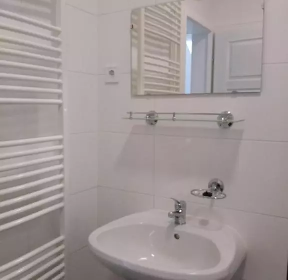 Aamiaismajoitus (B&B) Diana Panzió