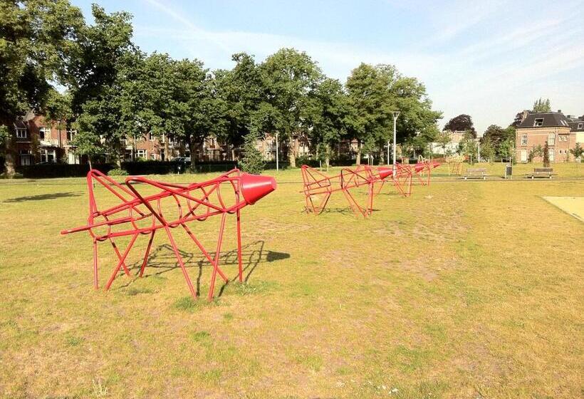 Bed and Breakfast Back Stage