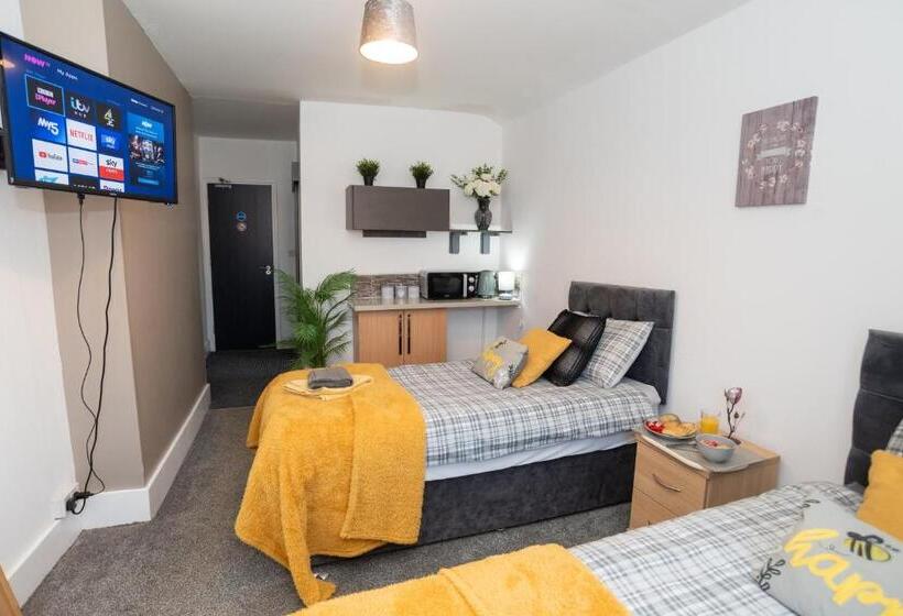 Bentley House With En Suites