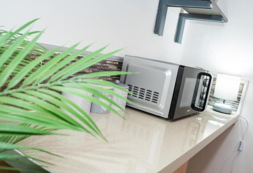 Bentley House With En Suites