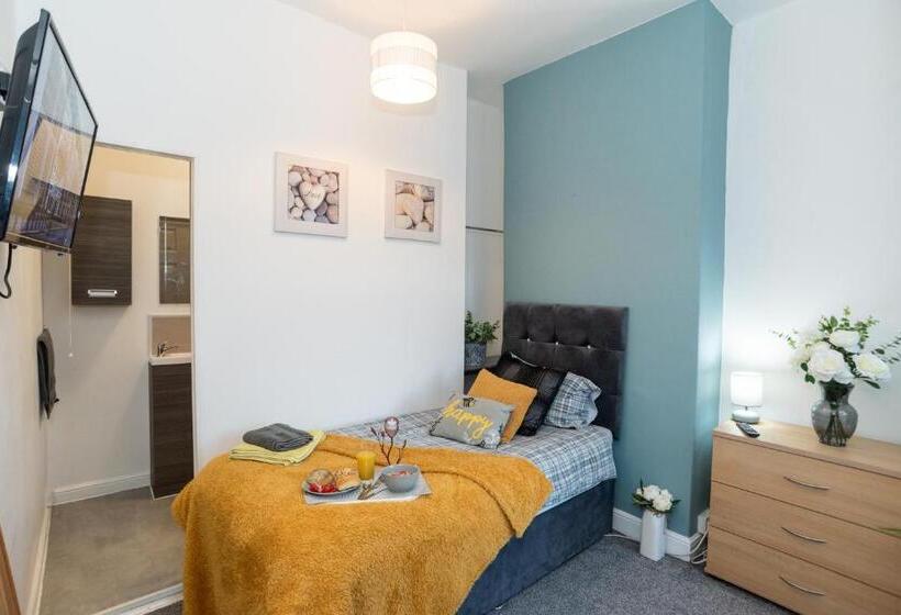 Bentley House With En Suites