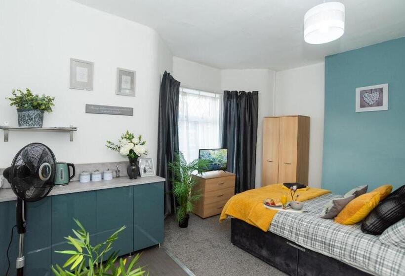 Bentley House With En Suites