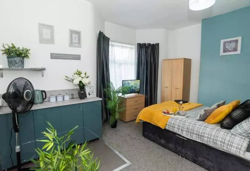 Bentley House With En Suites