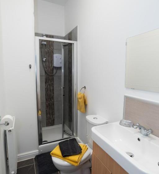 Bentley House With En Suites