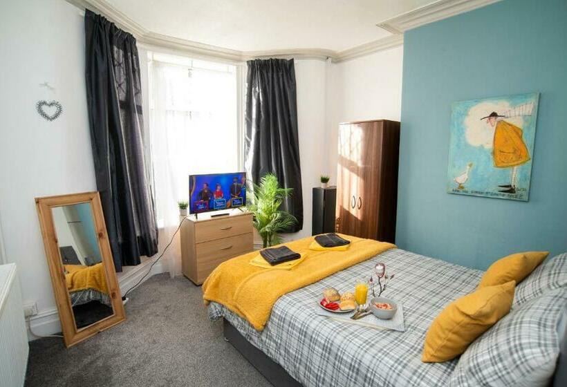 Bentley House With En Suites