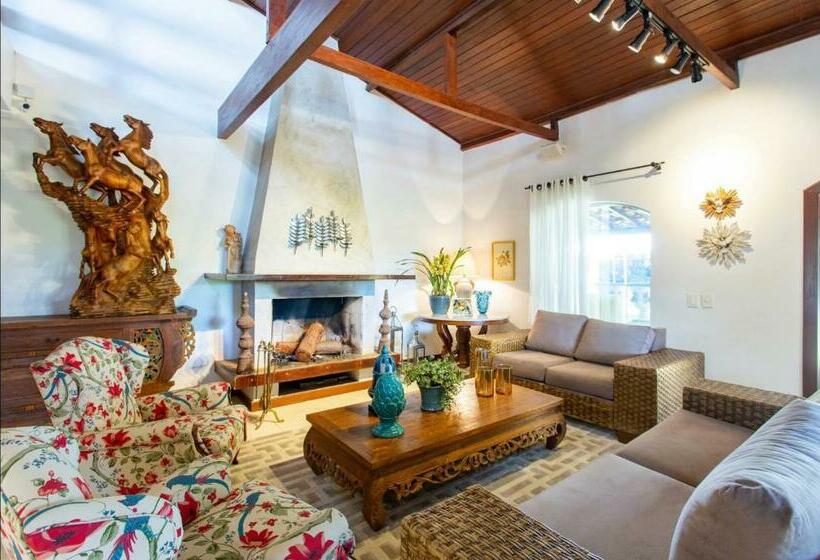 Hotel Luxurious & Comfortable