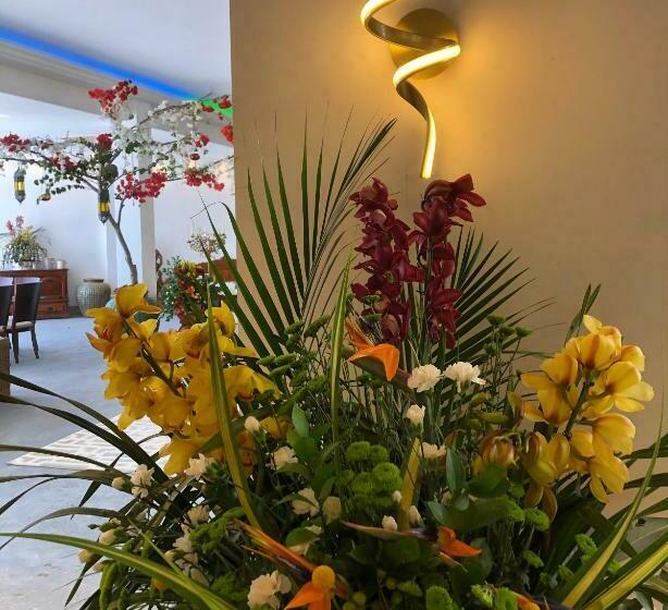 Hotel Luxurious & Comfortable