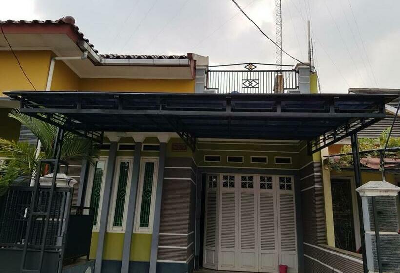 Majatalo Kartika Guest House Cianjur