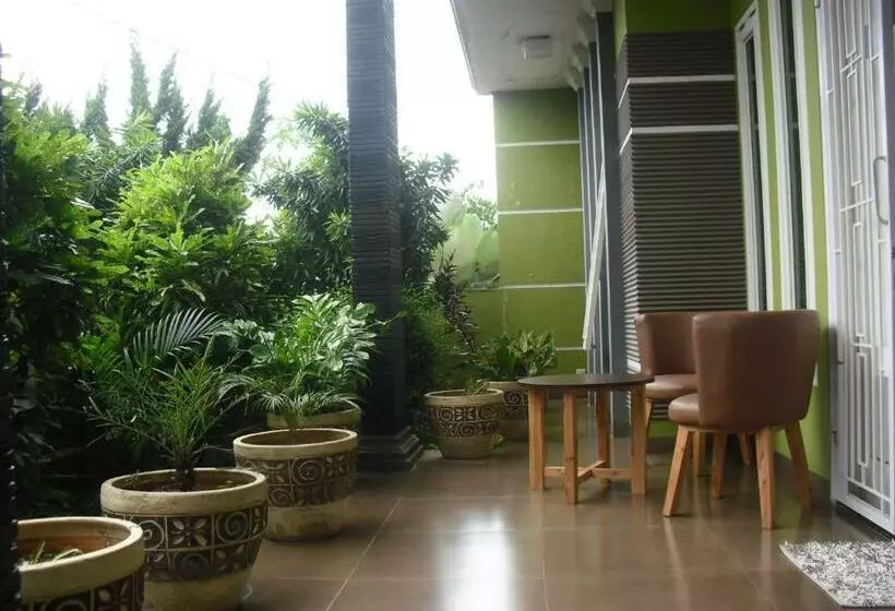 پانسیون Kartika Guest House Cianjur