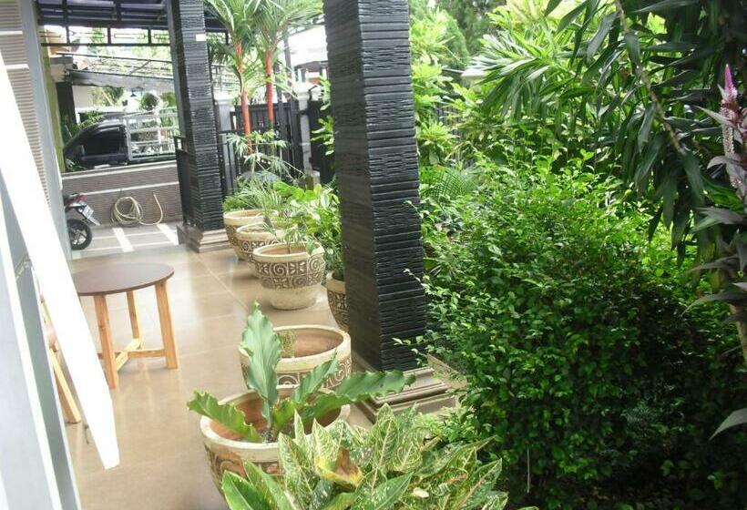 Majatalo Kartika Guest House Cianjur