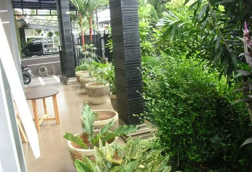 پانسیون Kartika Guest House Cianjur