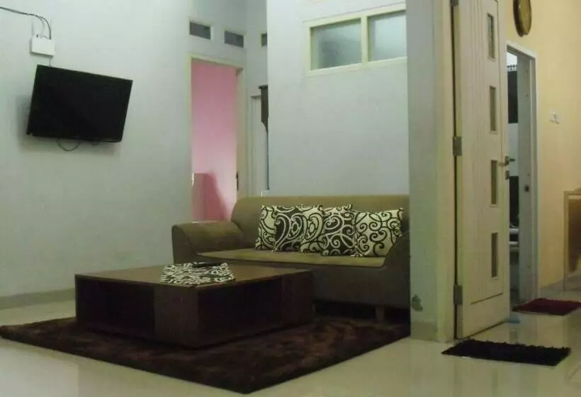 پانسیون Kartika Guest House Cianjur