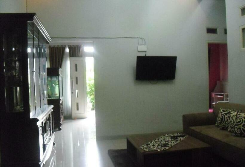 Majatalo Kartika Guest House Cianjur