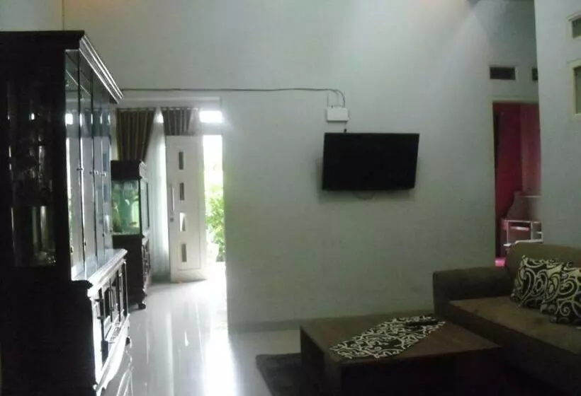 پانسیون Kartika Guest House Cianjur
