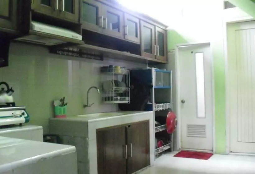 پانسیون Kartika Guest House Cianjur