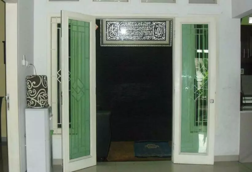 پانسیون Kartika Guest House Cianjur