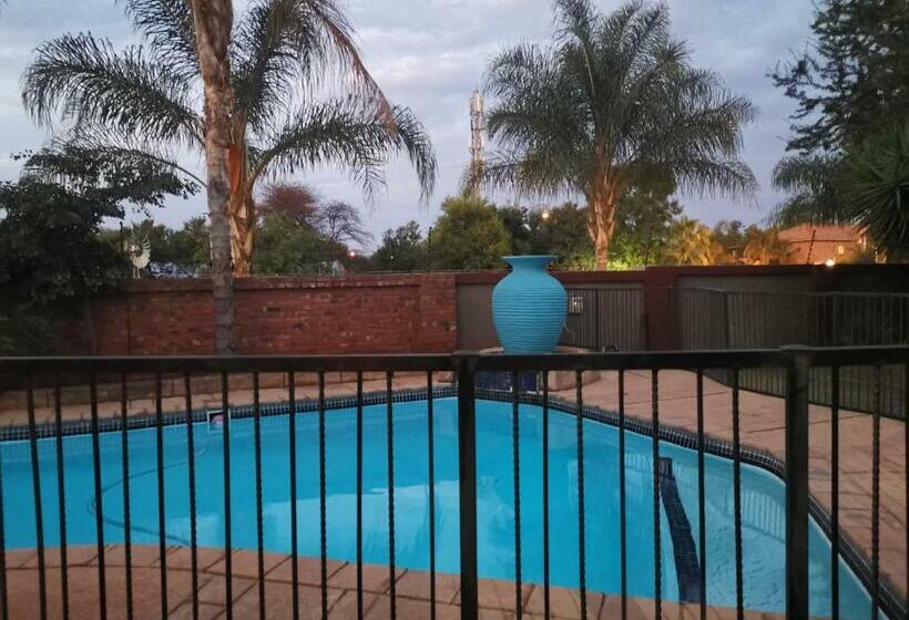 Пансион Klyne Jiweel Guesthouse