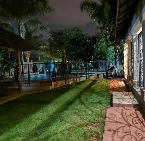 Пансион Klyne Jiweel Guesthouse