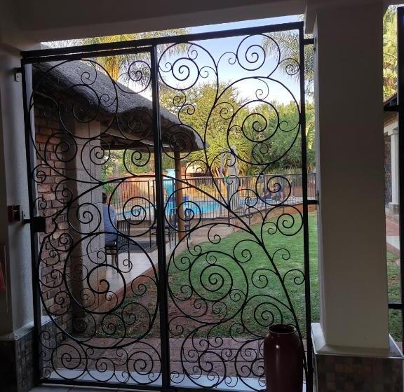 Пансион Klyne Jiweel Guesthouse