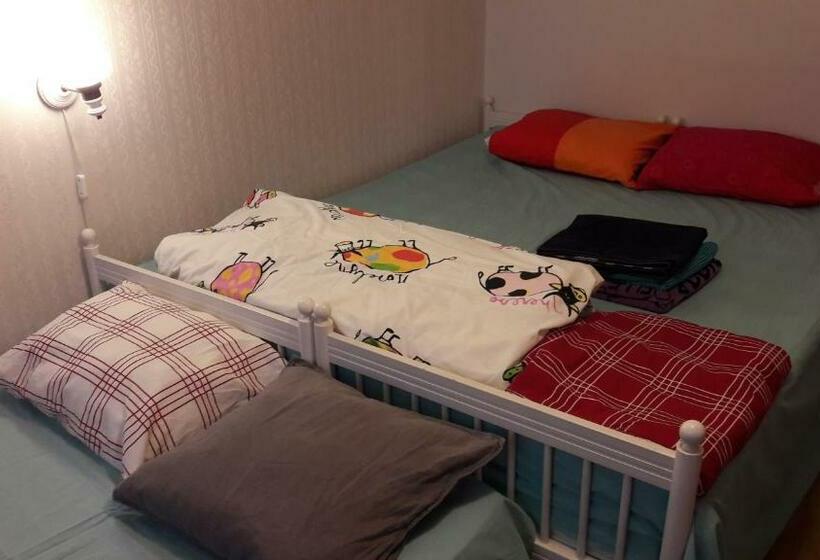 پانسیون Nipu  Beside City Center, Bus And Train Station