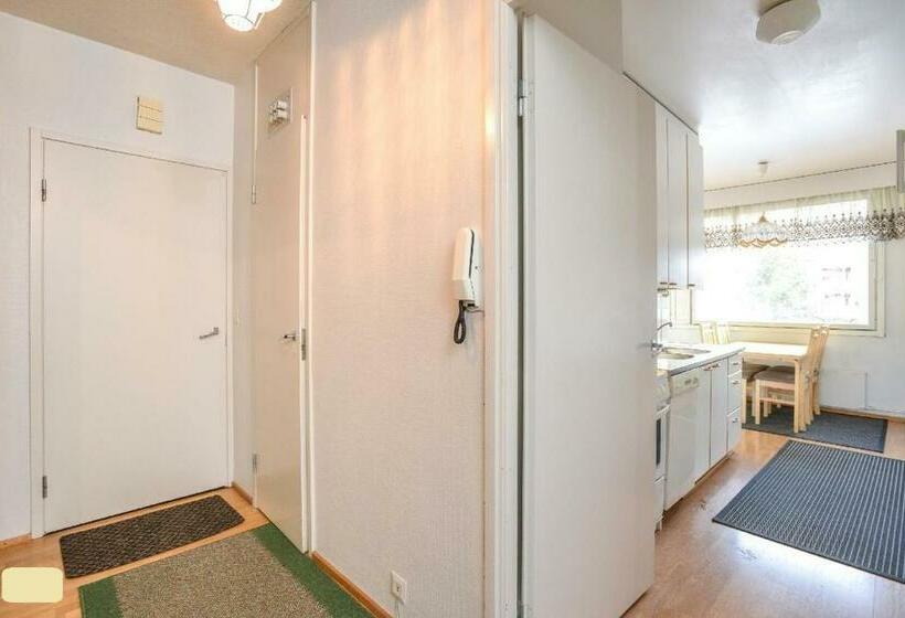 پانسیون Nipu  Beside City Center, Bus And Train Station