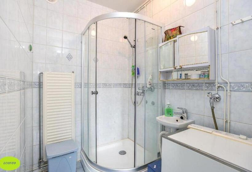 پانسیون Nipu  Beside City Center, Bus And Train Station