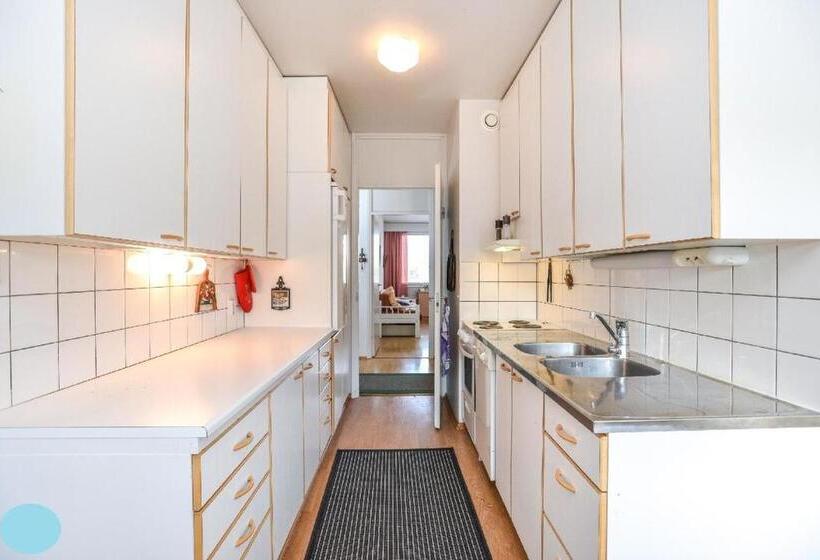 پانسیون Nipu  Beside City Center, Bus And Train Station